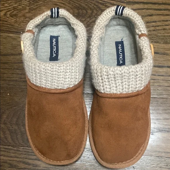 Nautica Brown and Cream Slippers 7/8 - Picture 1 of 6
